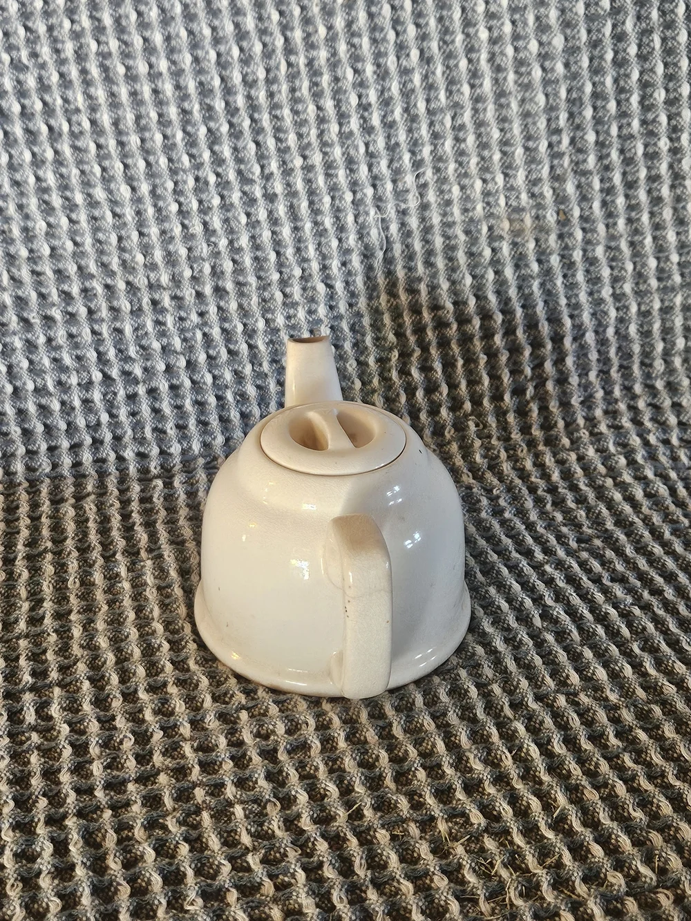 Simple White Ceramic Teapot with Classic Silhouette